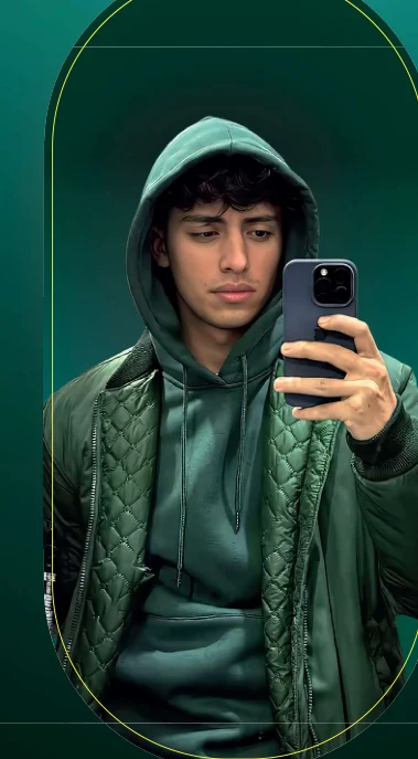Portrait d’Ali Ghaouchi, graphiste et designer web à Casablanca